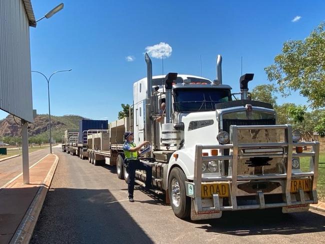 Truck on border between WA and NT.