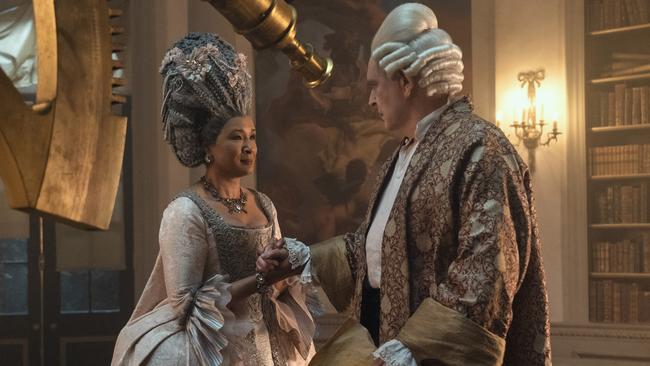 Queen Charlotte: A Bridgerton Story. (L to R) Golda Rosheuvel as Queen Charlotte, James Fleet as King George in episode 104 of Queen Charlotte: A Bridgerton Story. Cr. Liam Daniel/Netflix