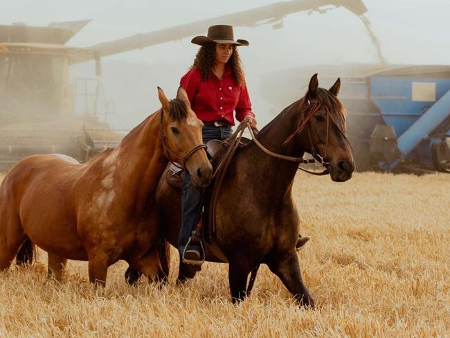 Sarah Wheeler trekked nearly 5500km across Australia with Sally and Shifty. Picture: Valentina Aliprandi