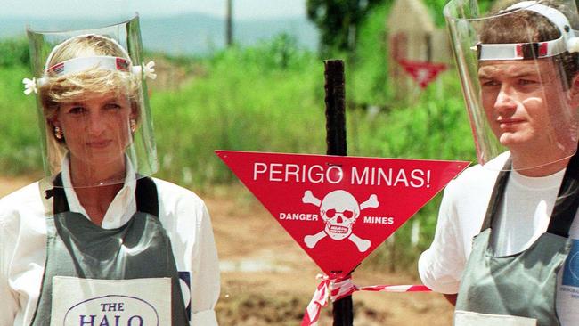 Princess Diana with Halo Trust landmine worker Paul Heslop in Angola minefield. Picture: Darryn Lyons / Mirrorpix (MSI)