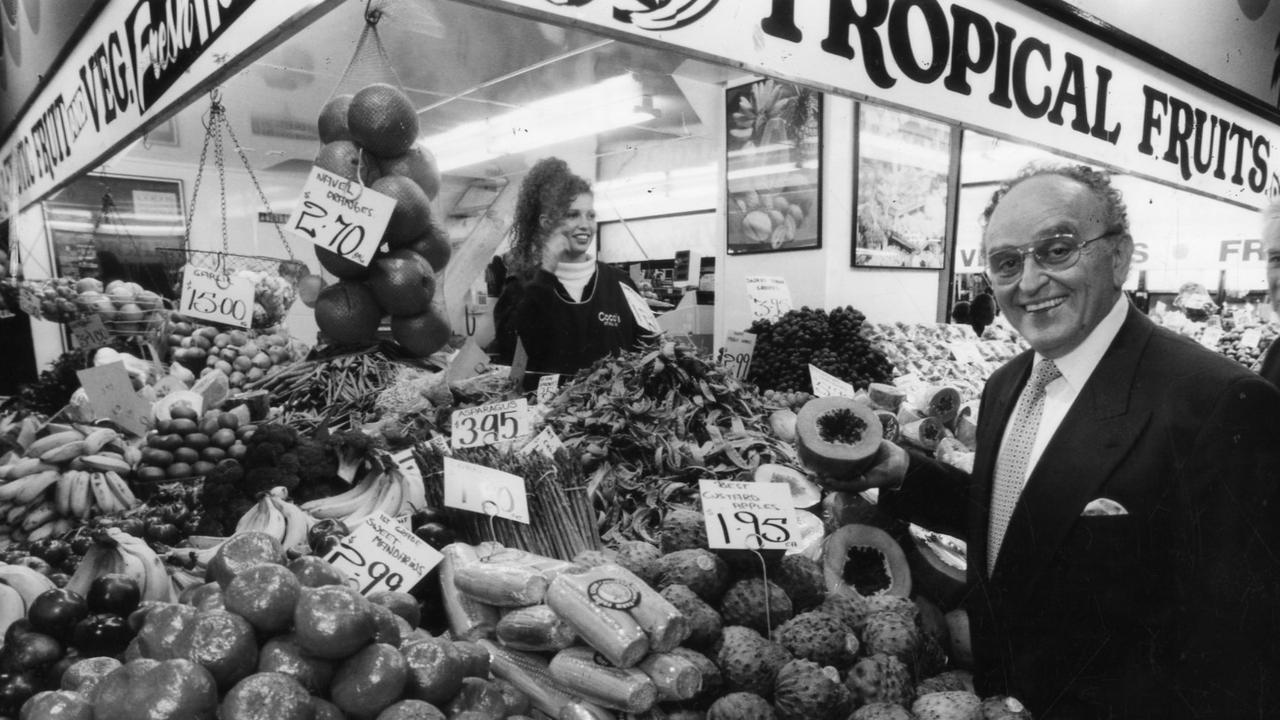 Former Lord Mayor Henry Ninio at Coco’s fruit and vegetable stall, 1995.