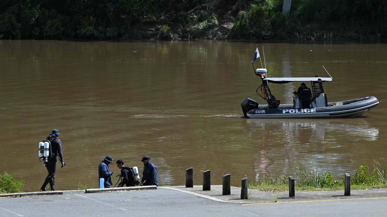 Police divers join the search. Picture: Lyndon Mechielsen