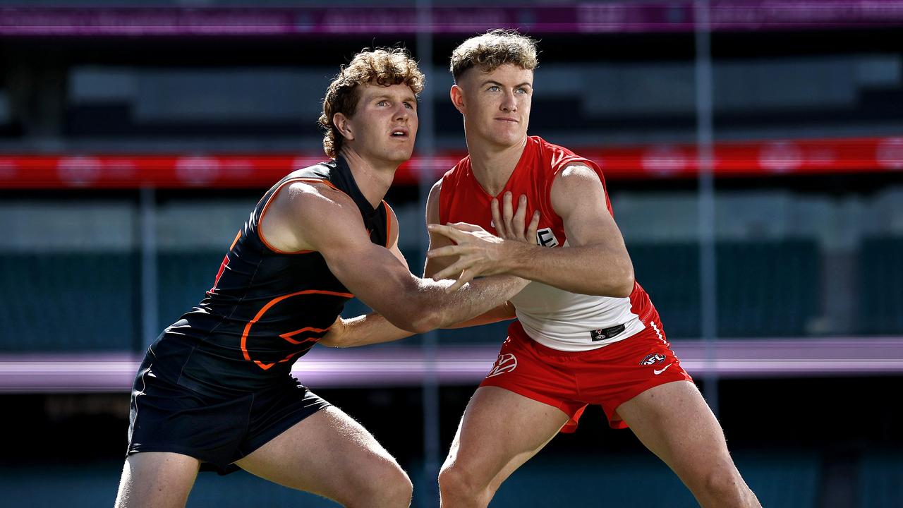 Giants’ Tom Green and Sydney's Chad Warner at the SCG. Picture: Phil Hillyard
