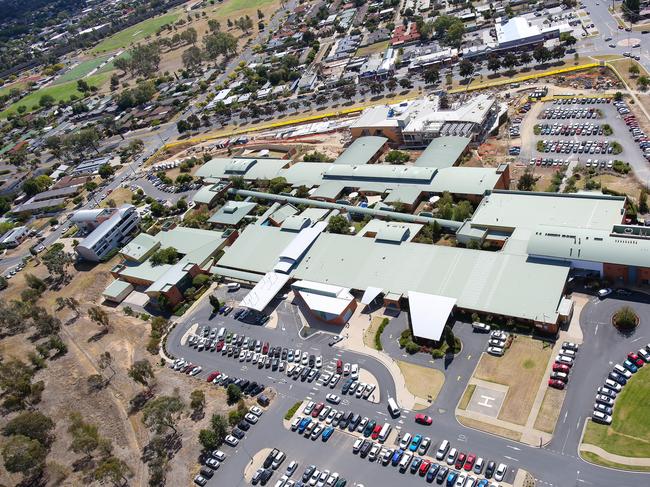 ALBURY, NSW AUSTRALIA - NewsWire Photos 27 OCTOBER 2022 : Photo of Albury Base Hospital taken in March 2015 when the Albury Wodonga Regional Cancer Centre wss being built. The Victorian and NSW state governments have joined forces to fund a $558 million redevelopment on their statesÃ¢â&#130;¬â&#132;¢ borders. NCA NewsWire / Simon Dallinger