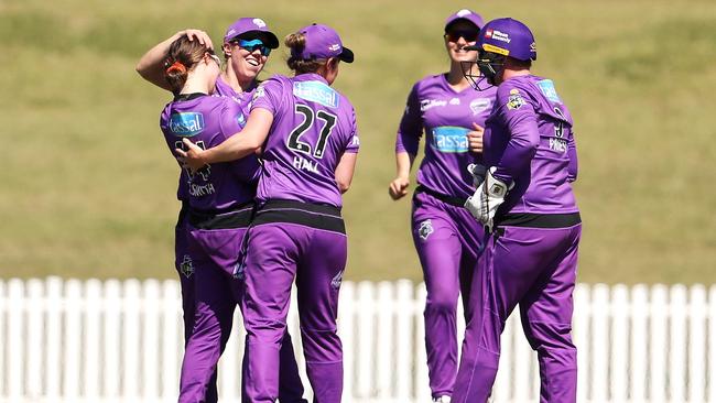 Amy Smith (left) of the Hurricanes celebrates with her team after taking the wicket of Lizelle Lee of the Renegades during the Women's Big Bash League WBBL match between the Hobart Hurricanes and the Melbourne Renegades at Blacktown International Sportspark, on November 03, 2020, in Sydney, Australia. (Photo by Mark Kolbe/Getty Images)