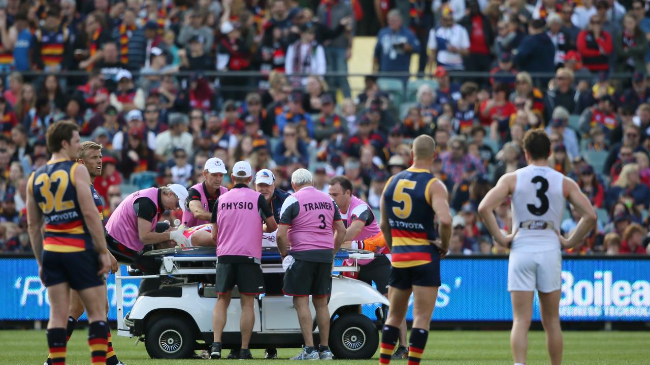 The AFL is hoping to create a fund for players severely impacted by concussion. (AAP Image/Ben Macmahon)