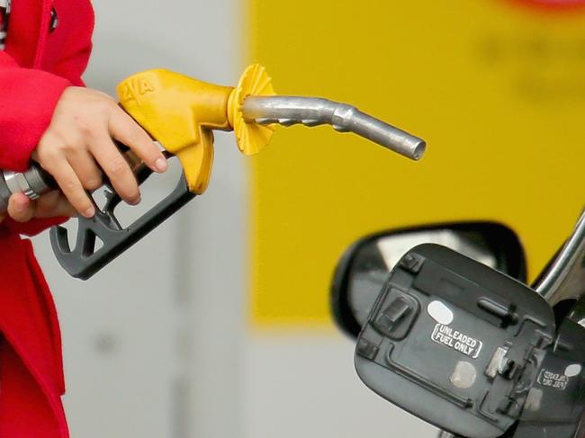 Pump prices dip, but here’s when you should fill up your car