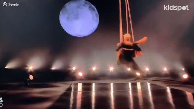 Pink Performs Show-Stopping Medley including aerial duo with daughter Willow