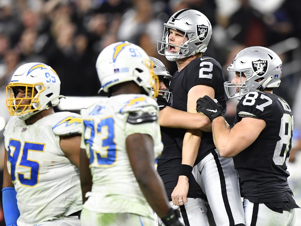 Raiders lose QB Derek Carr, fall in overtime to Chargers