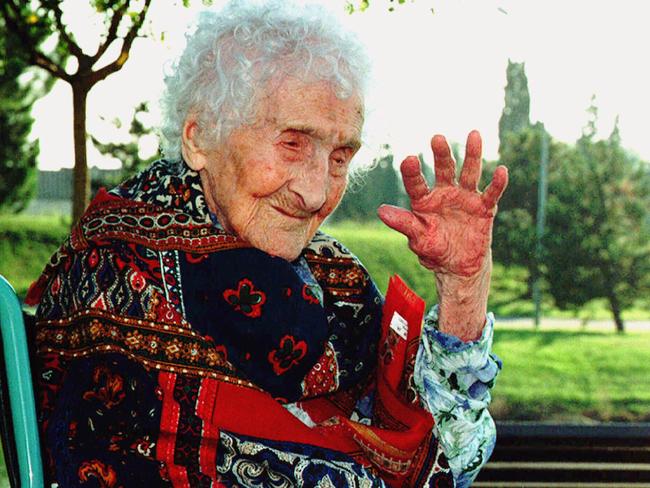 Jeanne Calment gestures at her nursing home in Arles, southern France, 17Oct95. Jeanne Calment, the woman believed to be the world's oldest living person, prepares to celebrate her 122nd birthday tomorrow 21Feb97. (AP Photo/FILE) p/ Picture: Ap