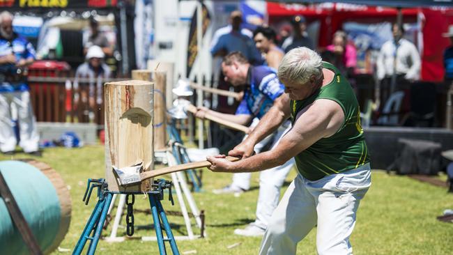 Action from the Sungold Field Day, 2017 Photo: DANNIKA BONSER