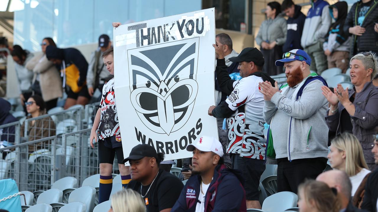 The crowd say thank you to the Warriors during the Warriors v Manly NRL match at Central Coast Stadium, Gosford.
