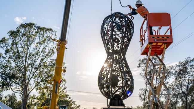 Installation of the Kingaroy Big Peanut, November 4, 2021.