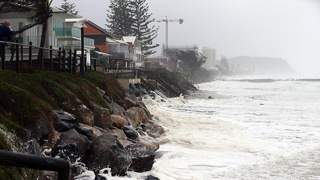 28/1/13 Ex Tropical Cyclone Oswald has whipped up huge and dangerous seas across the Gold Coast. The already severe beach ero...