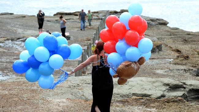 Girlfriend of missing fisherman Jesse Howes, Kaila Walker, heads down to where he was washed in the ocean to say her final emotion-packed goodbyes. Picture by Peter Lorimer.