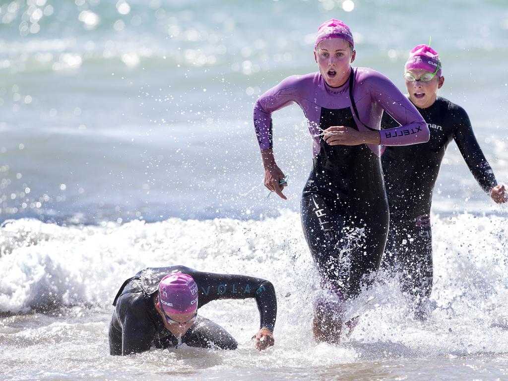 Finish of swim leg of the Women's Elite &amp; U23 Devonport Triathlon. PICTURE CHRIS KIDD