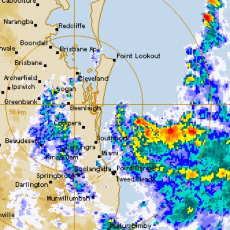 Gold Coast, Byron Bay on flood alert as 250mm rain pours in 3 hours ...