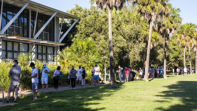 People are seen lining up at a COVID-19 pop-up testing location at Avalon Recreation Centre on December 18, 2020 in Sydney, Australia. Picture: Jenny Evans/Getty Images