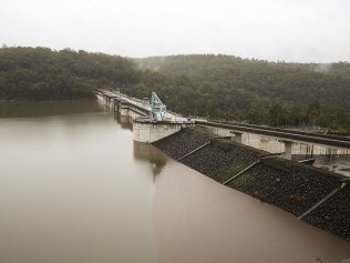 SYDNEY, AUSTRALIA - Newswire Photos October 05, 2022: A general view of the Warragamba Dam in Sydney as the wet weather continues. Picture: NCA Newswire / Gaye Gerard