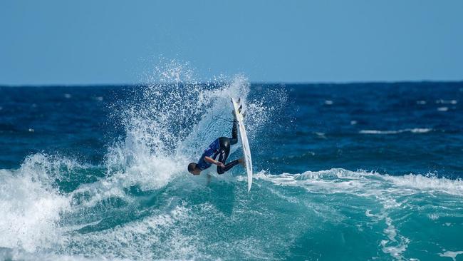 Byron Bay Boardriders Club surfer Dakoda Walters during the final of the 2023 Australian Boardriders Battle at Newcastle Beach. Photo: @ethdogsmith / Surfing Australia
