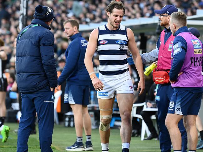 Jake Kolodjashnij in pain heading to the bench. Picture: Quinn Rooney/Getty Images