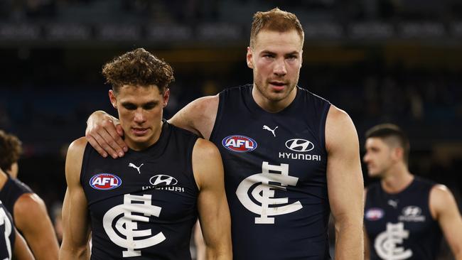 MELBOURNE, AUSTRALIA - AUGUST 21: Harry McKay of the Blues and Charlie Curnow of the Blues look dejected after the round 23 AFL match between the Carlton Blues and the Collingwood Magpies at Melbourne Cricket Ground on August 21, 2022 in Melbourne, Australia. (Photo by Daniel Pockett/Getty Images)