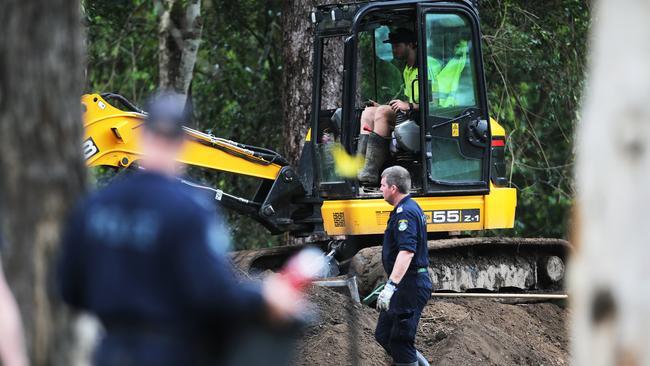 Police, volunteers and Strike Force Rosann detectives in late 2021 conducted a fresh dig for evidence in and around Kendall. Picture: NCA NewsWire / Peter Lorimer.