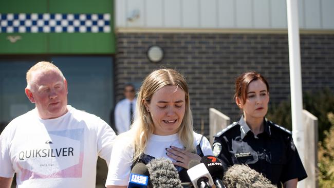 Samantha’s daughter Jess Murphy and husband Mick Murphy, speak to media outside Ballarat West Police Station, with Inspector Lisa Macdougall. PICTURE : NCA Newswire / Nicki Connolly