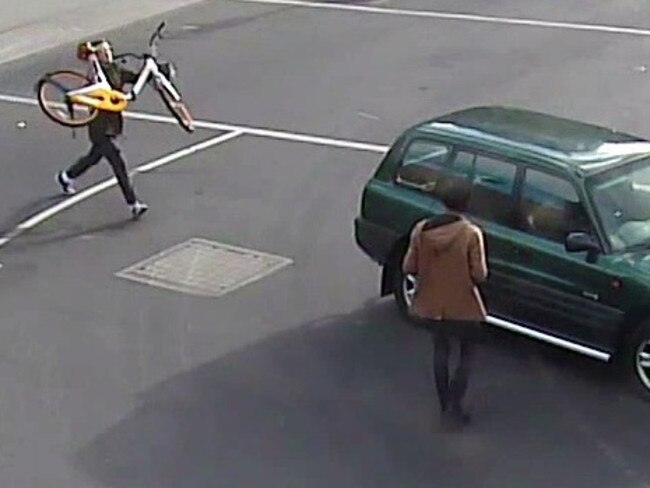 A man throws an OBike at the car.