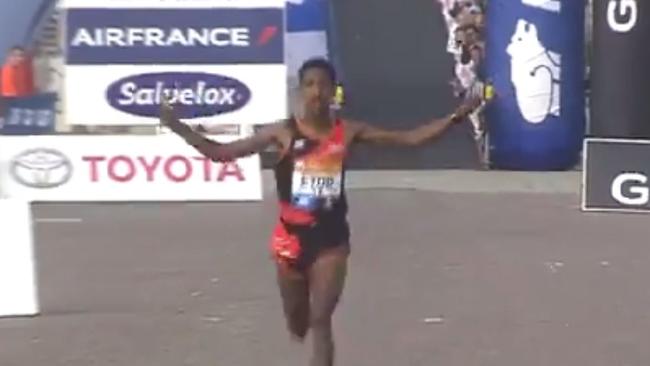 Eyob Faniel wins the Venice Marathon.
