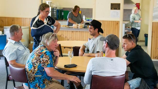 Hawthorn captain Ben Stratton and Brendon Bolton share a beer with locals. Picture: Matt McLeish.