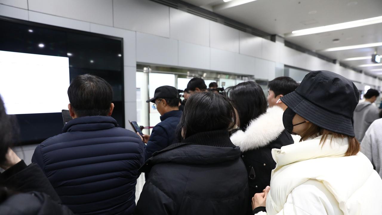 Heartwrenching photos of relatives of the passengers on the crashed aircraft at the Muan International Airport. Picture: Chung Sung-Jun/Getty Images