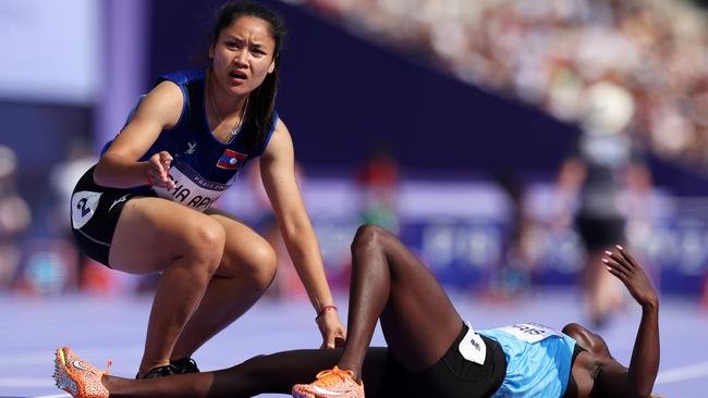 Silina Pha Aphay checked on her competitor. Photo by Michael Steele/Getty Images.