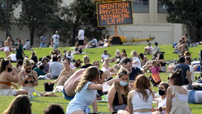 Beachgoers at St Kilda foreshore on Saturday afternoon. Picture: NCA NewsWire/David Geraghty