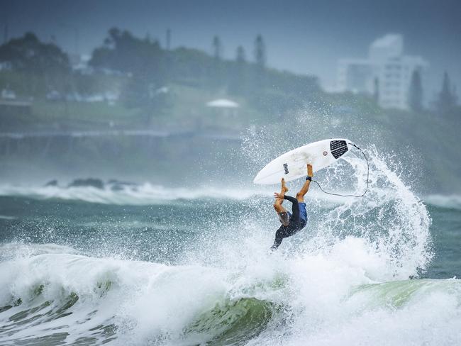 Monster waves to smash coast as Jasper intensifies