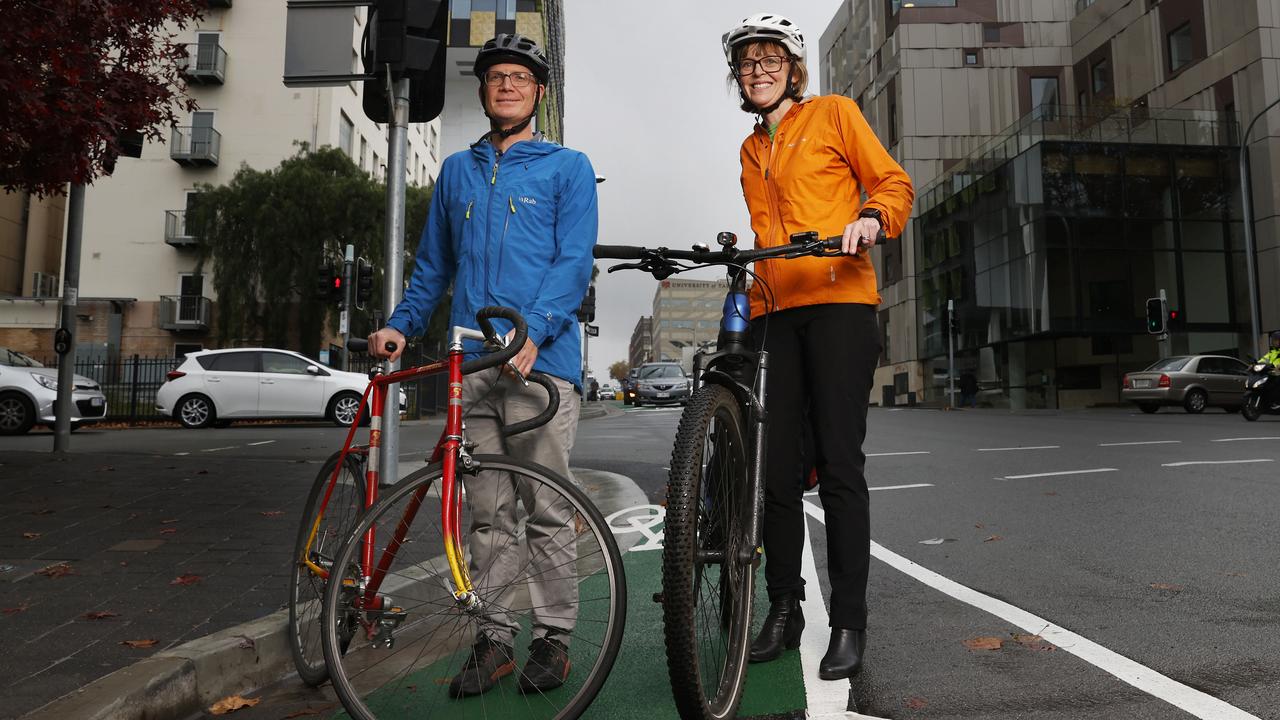 Collins St bike lanes trial will cycle on after funding axed