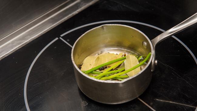 Infusing white wine vinegar with bay leaf, parsley stalks and peppercorns delivers a delicate perfume to hollandaise sauce.