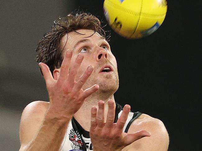 AFL Round 5. Collingwood v Essendon at the MCG. 03/07/2020.   Matt Scharenberg of the Magpies takes a mark in third quarter  . Pic: Michael Klein