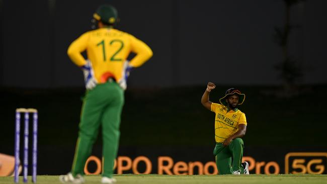 Quinton de Kock stands behind the stumps as South Africa captain Temba Bavuma takes the knee ahead of his team’s World Cup warm-up match against Pakistan. Picture: Gareth Copley-ICC/ICC via Getty Images