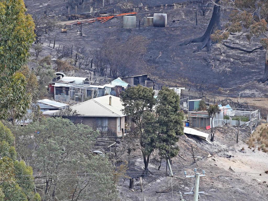 Tasmania fires: Crews battle blazes at Fingal, Pelham | The Mercury