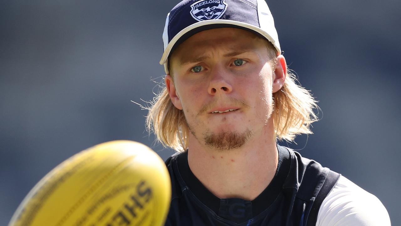 Zach Guthrie hits the training track for Geelong on Wednesday. Picture: Robert Cianflone/Getty Images)