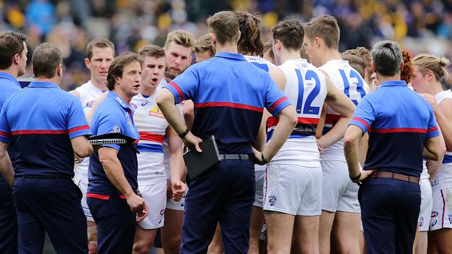 Bulldogs coach Luke Beveridge addresses his players.