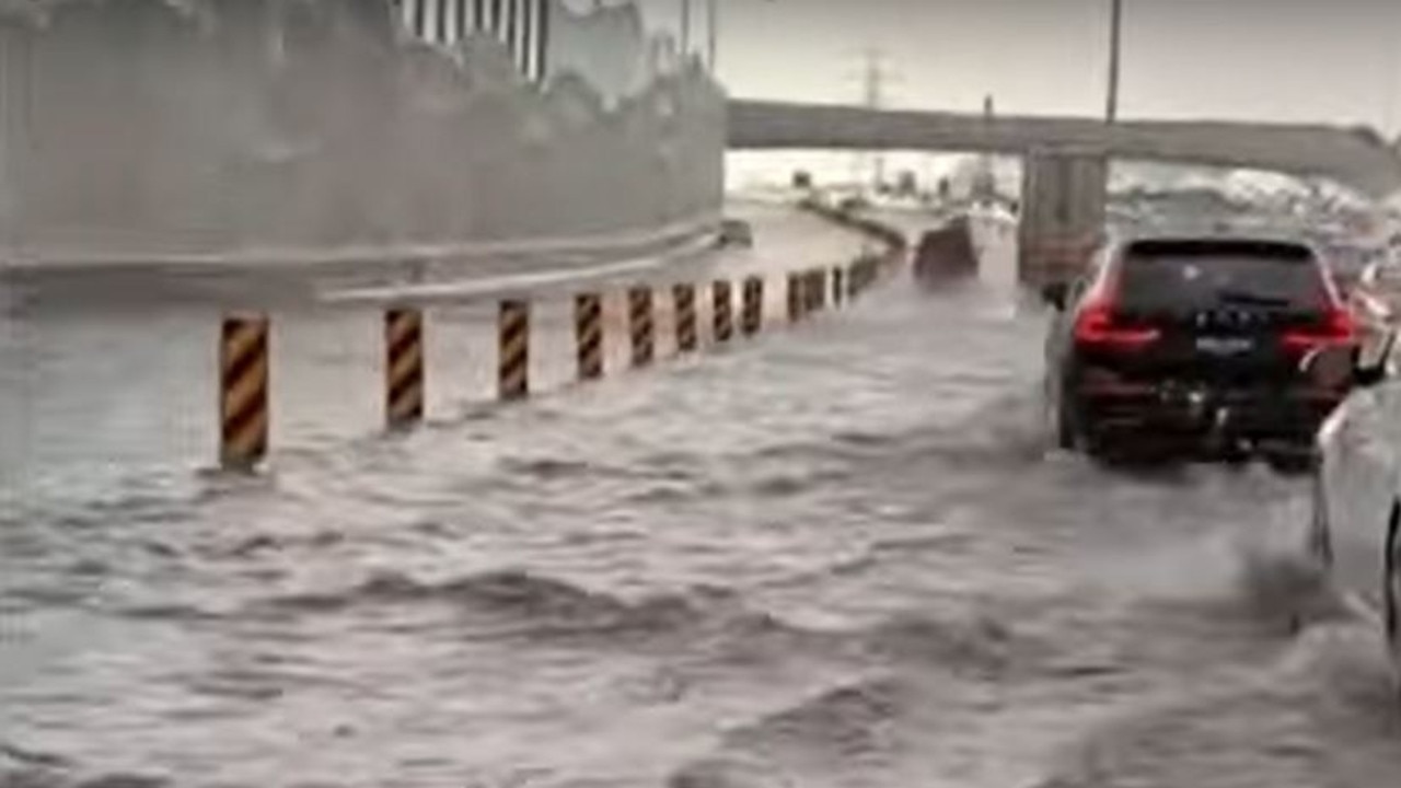 Flash Flooding on the West Gate Freeway on Wednesday. Picture: Seven News