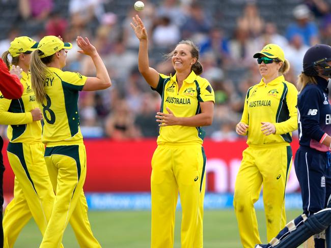 Women’s Ashes 2017: Lisa Sthalekar calls for change to World Cup side ...