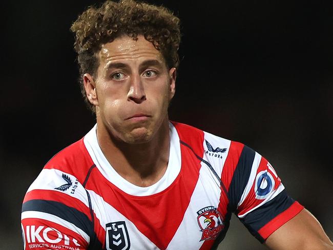 SYDNEY, AUSTRALIA - FEBRUARY 16: Mark Nawaqanitawase of the Roosters passes during the 2025 NRL Pre-Season Challenge match between St George Illawarra Dragons and Sydney Roosters at Netstrata Jubilee Stadium on February 16, 2025 in Sydney, Australia. (Photo by Mark Metcalfe/Getty Images)