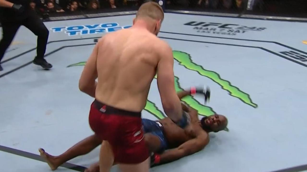 Jan Blachowicz blasts Corey Anderson out of the octagon.