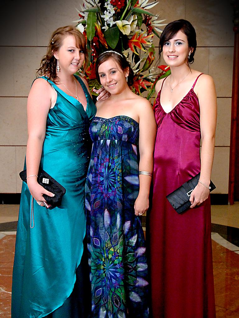 Tarah Harris, Tahlia Henderson and Melissa Ramsey at the 2009 Palmerston High School formal at SkyCity. Picture: NT NEWS<br/>