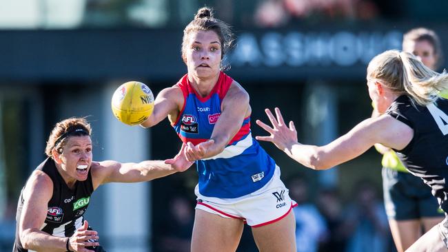 Ellie Blackburn of the Western Bulldogs in action. Picture: Stuart Walmsley