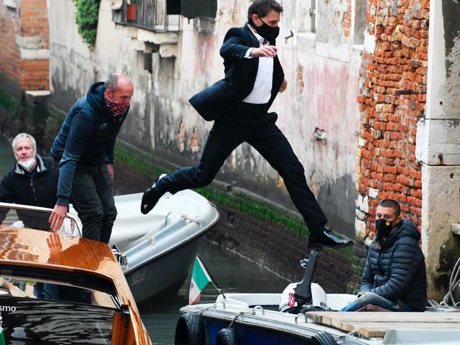 AU_2019003 - Venezia, ITALY  - American actor Tom Cruise rehearses the first set M.I. Libra among the Venetian canals in Venezia.  Pictured: Tom Cruise  BACKGRID Australia 20 OCTOBER 2020   BYLINE MUST READ: Cobra Team / BACKGRID  Phone: + 61 419 847 429 Email:  sarah@backgrid.com.au *CLIENT RESTRICTION APPLIED*