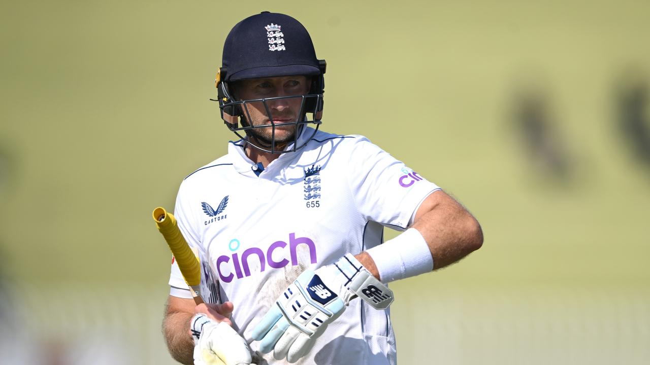 No one wanted to help Joe Root. Photo by Stu Forster/Getty Images